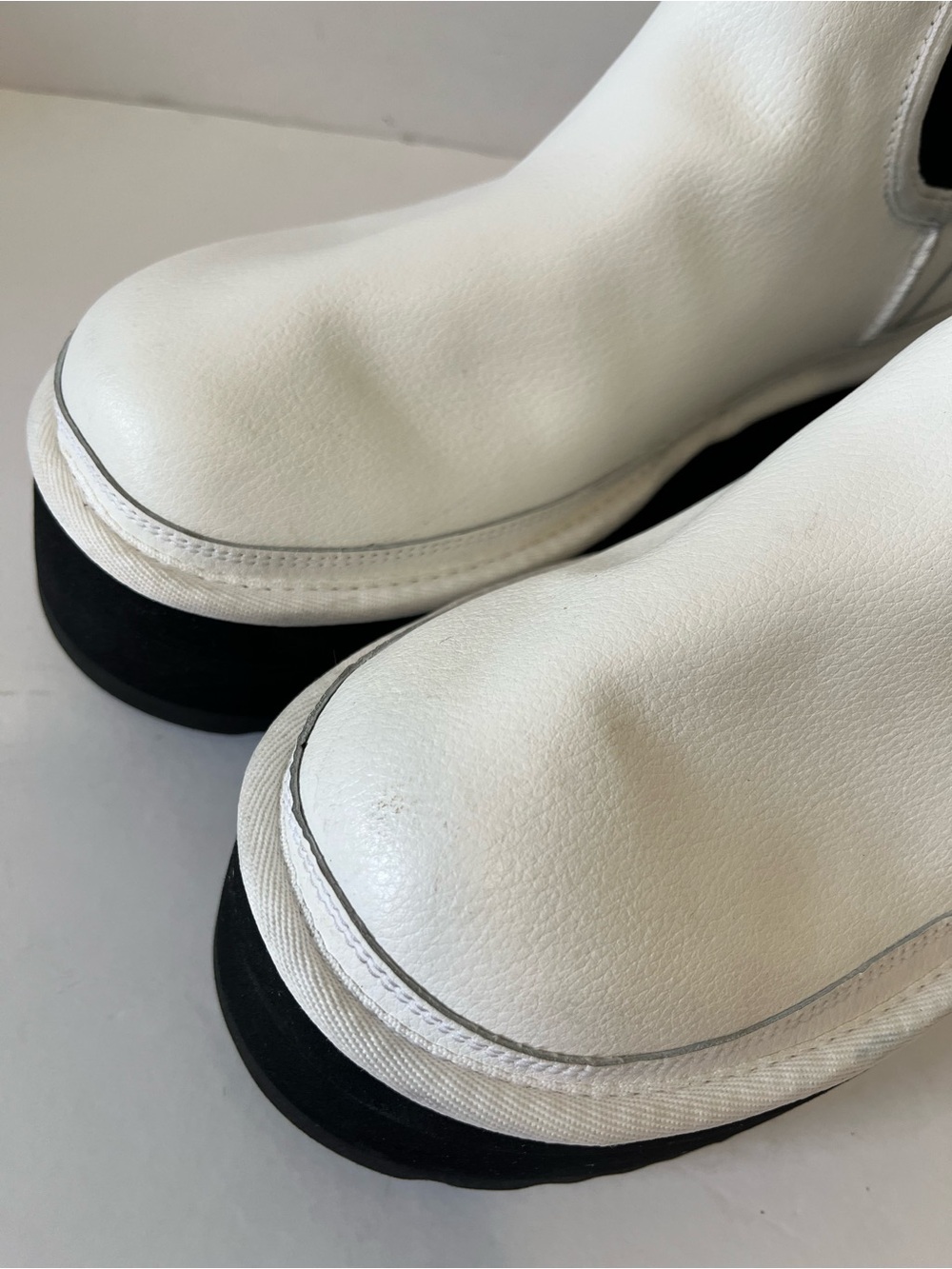 UGG Neumel Women’s White pebbled Platform Chelsea Boots Size 9 - Picture 10 of 13